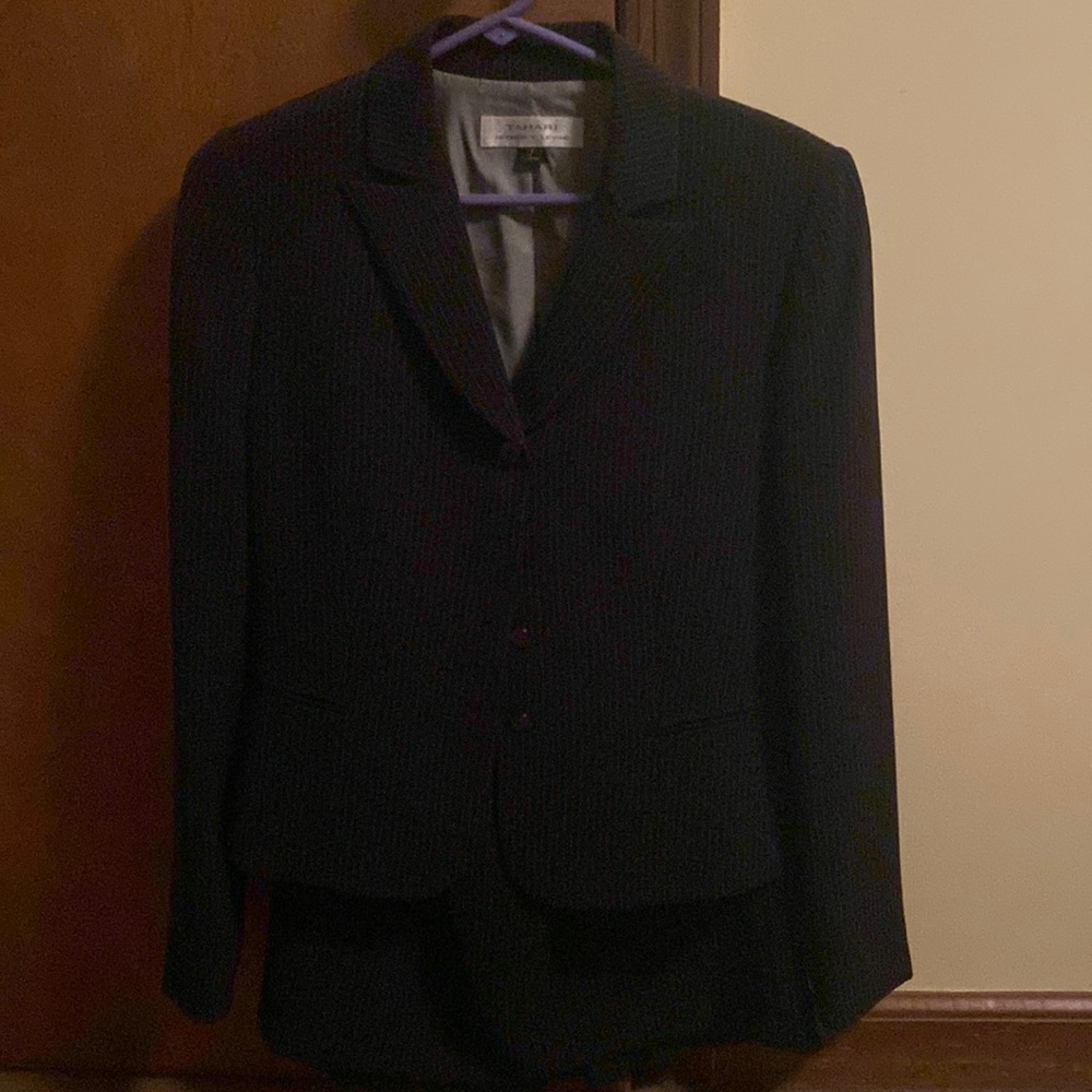 Tahari suit with back pleated skirt
